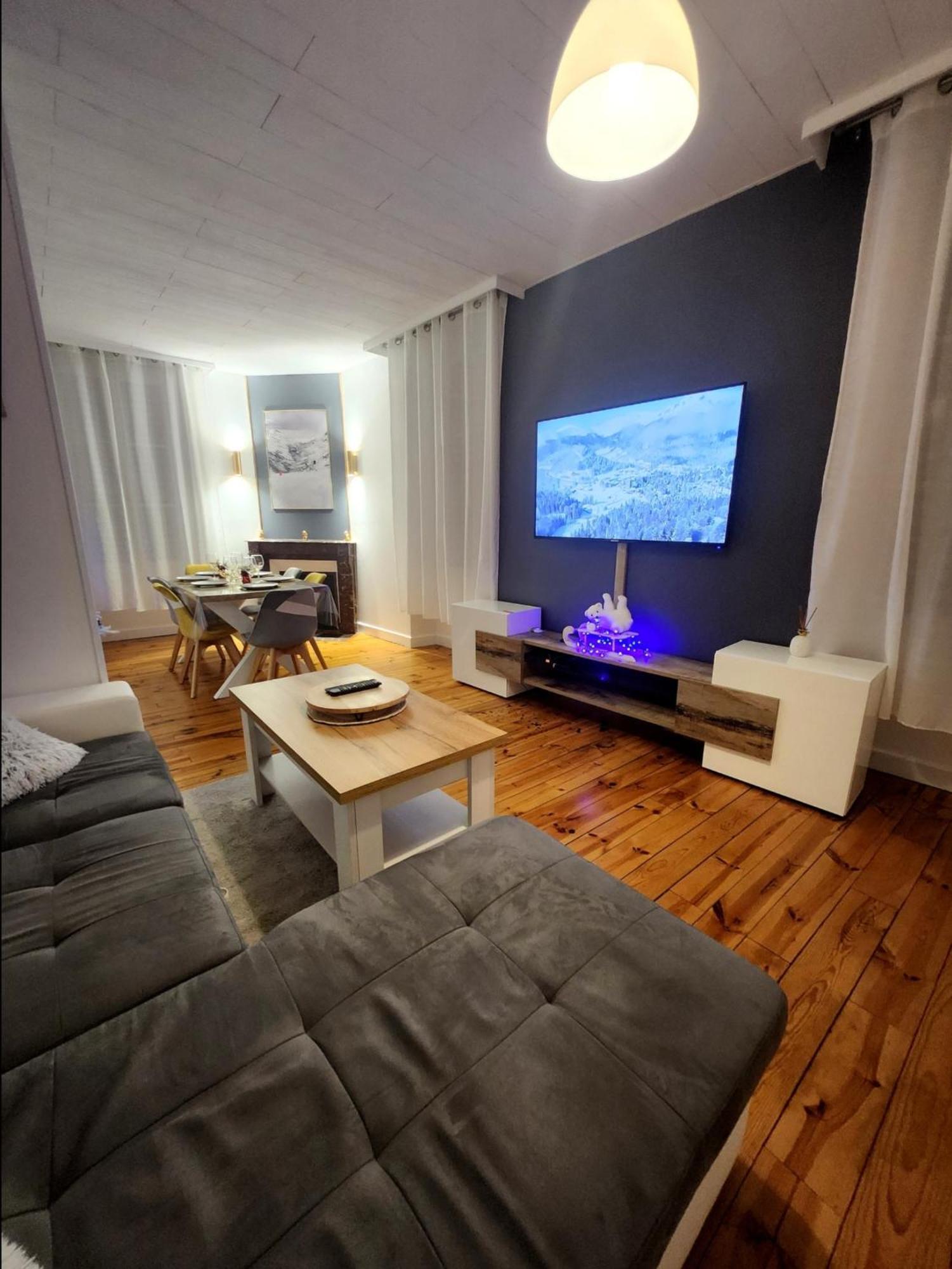 Chaleureux Appartement Refait A Neuf Vic-sur-Cère Eksteriør billede